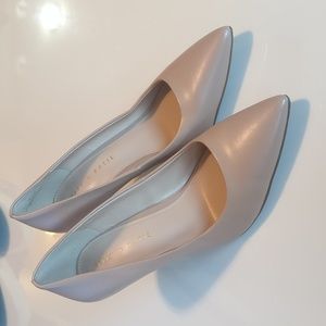 Kelly & Katie Beige Pumps Size 9